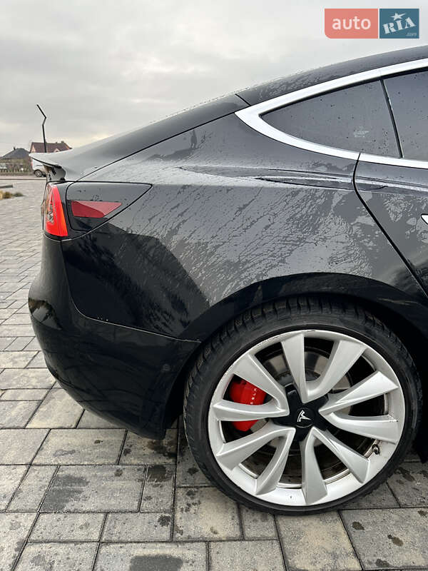 Седан Tesla Model 3 2019 в Луцке