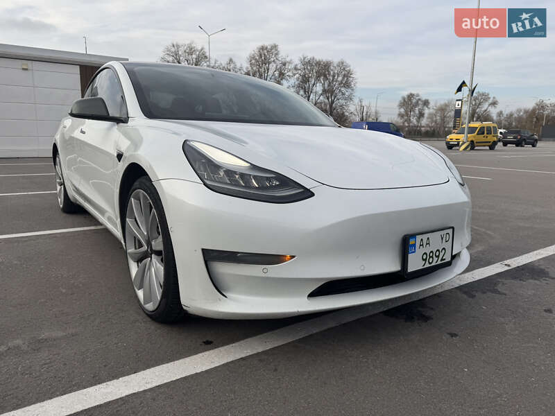 Седан Tesla Model 3 2018 в Киеве