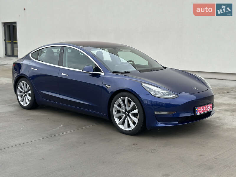 Седан Tesla Model 3 2018 в Луцке