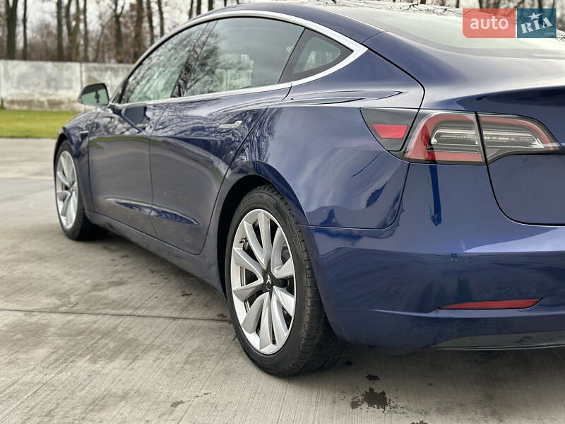 Седан Tesla Model 3 2018 в Луцке