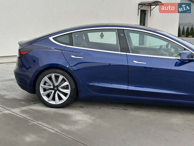 Седан Tesla Model 3 2018 в Луцке