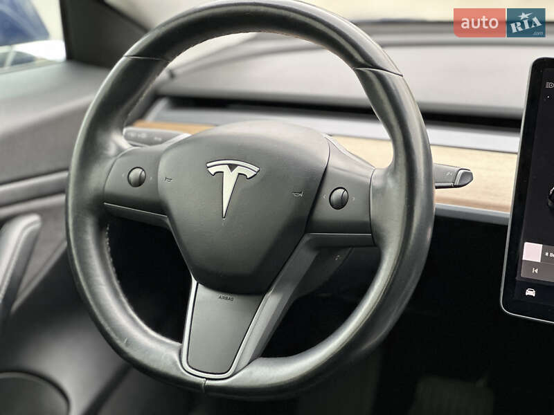 Седан Tesla Model 3 2018 в Луцке