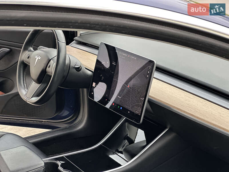 Седан Tesla Model 3 2018 в Луцке