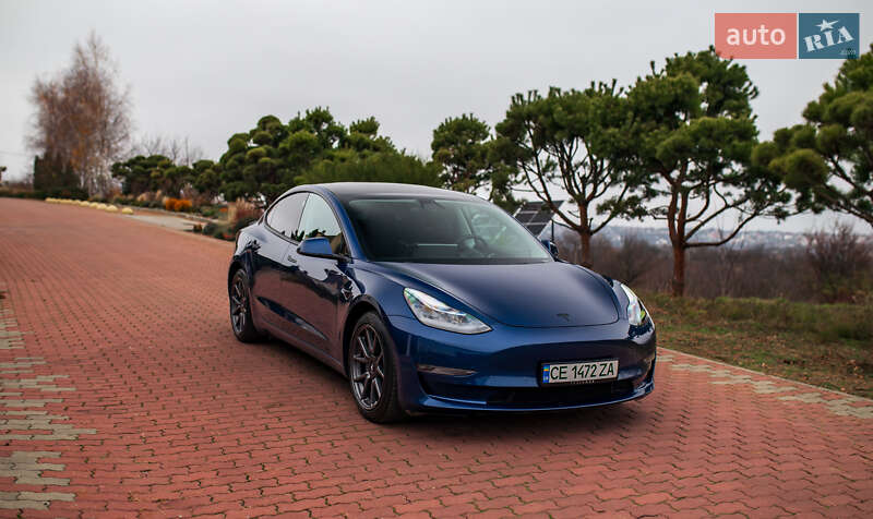Седан Tesla Model 3 2019 в Чернівцях