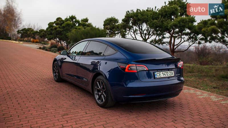 Седан Tesla Model 3 2019 в Чернівцях