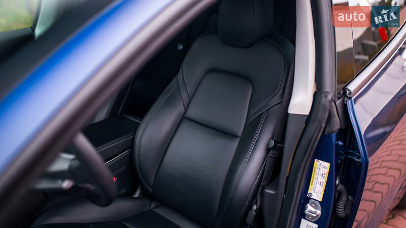 Седан Tesla Model 3 2019 в Чернівцях