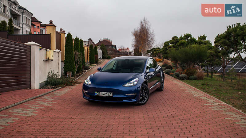 Седан Tesla Model 3 2019 в Чернівцях