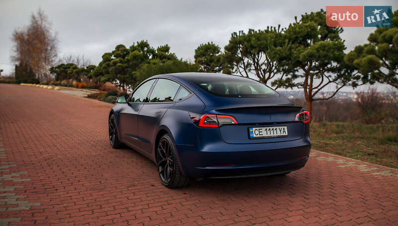 Седан Tesla Model 3 2022 в Черновцах