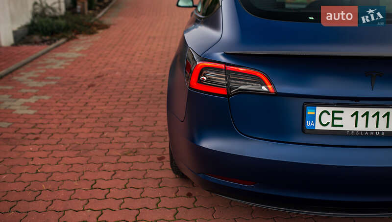 Седан Tesla Model 3 2022 в Черновцах