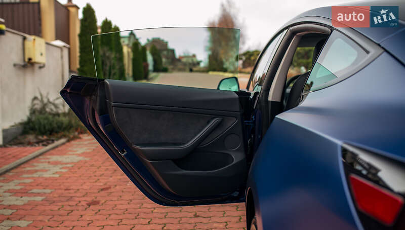 Седан Tesla Model 3 2022 в Черновцах