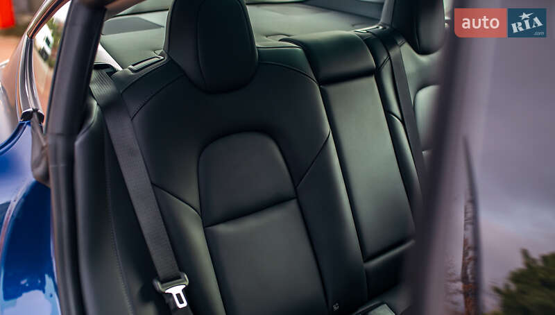 Седан Tesla Model 3 2022 в Черновцах