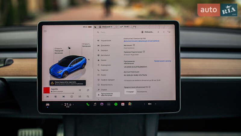 Седан Tesla Model 3 2022 в Черновцах