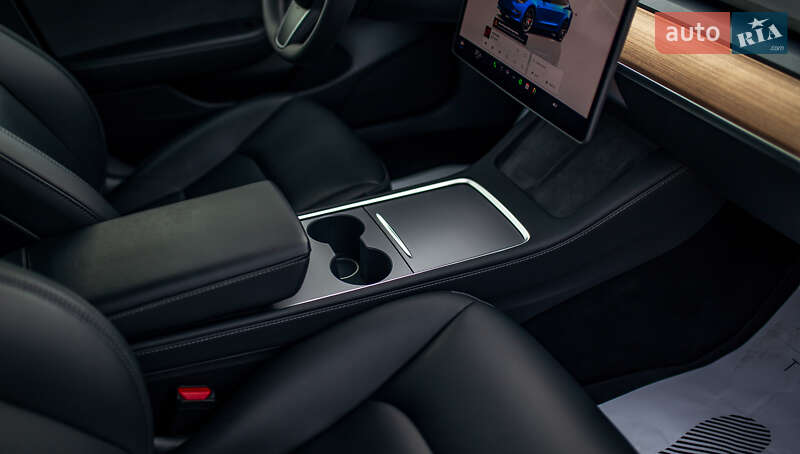 Седан Tesla Model 3 2022 в Черновцах