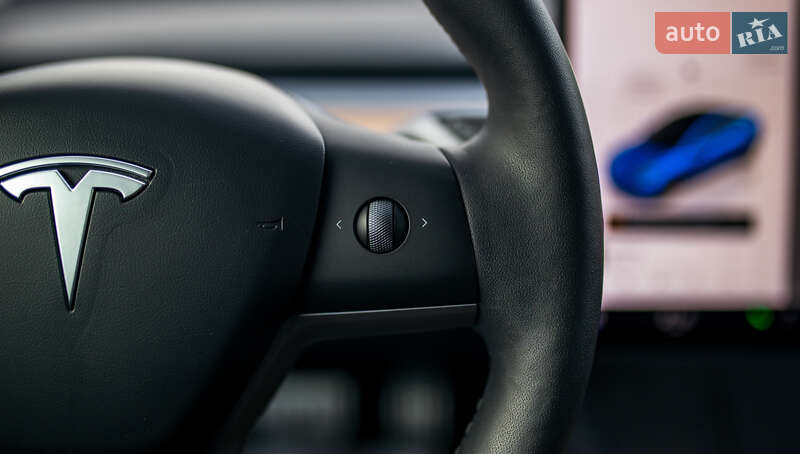 Седан Tesla Model 3 2022 в Черновцах