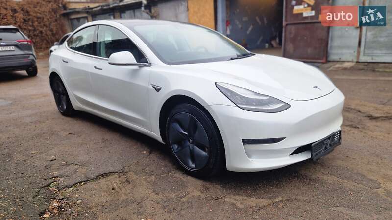 Седан Tesla Model 3 2020 в Києві