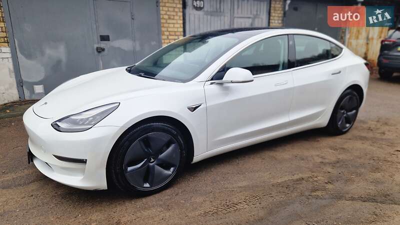 Седан Tesla Model 3 2020 в Києві
