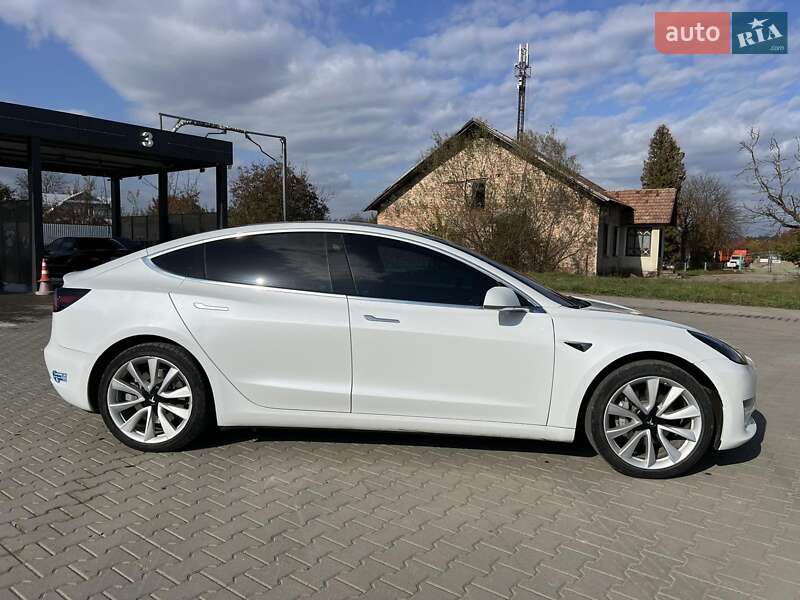 Седан Tesla Model 3 2019 в Косове фото 9 Седан Tesla Model 3 2019 в Косове
