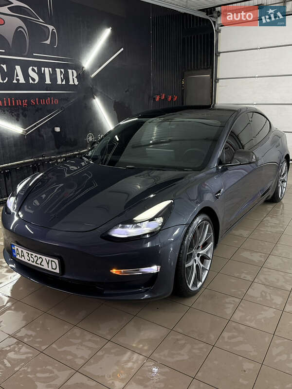 Седан Tesla Model 3 2022 в Києві