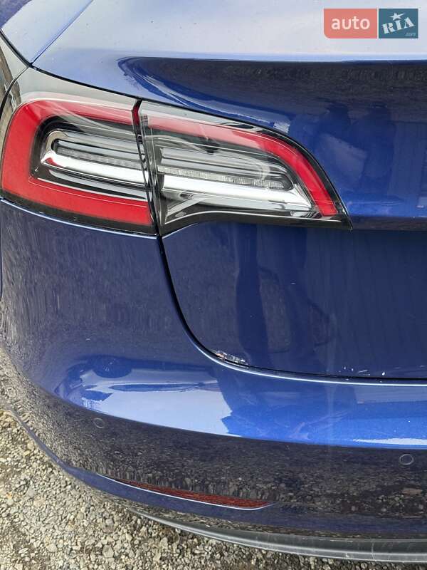 Седан Tesla Model 3 2020 в Ужгороді