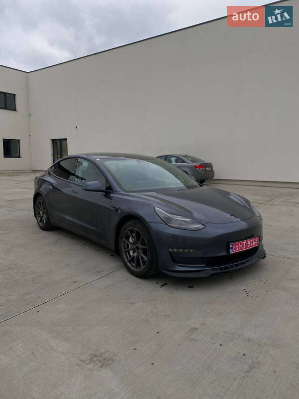 Седан Tesla Model 3 2021 в Луцке