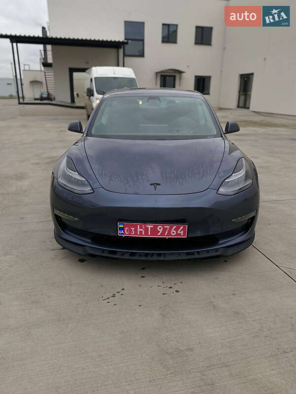 Седан Tesla Model 3 2021 в Луцке