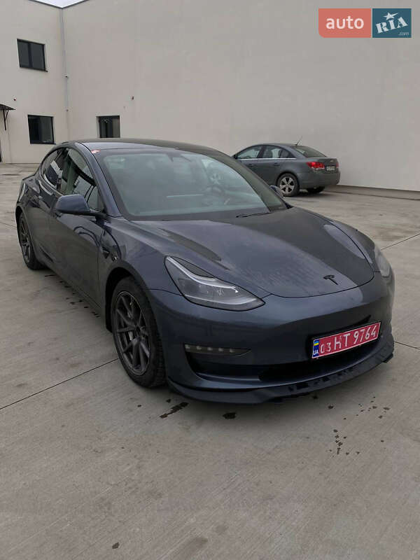 Седан Tesla Model 3 2021 в Луцке