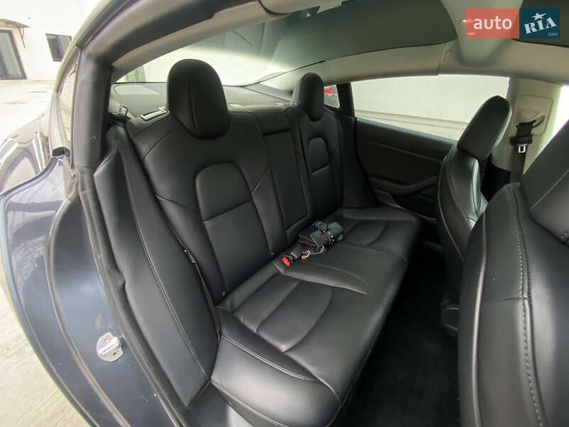 Седан Tesla Model 3 2021 в Луцке