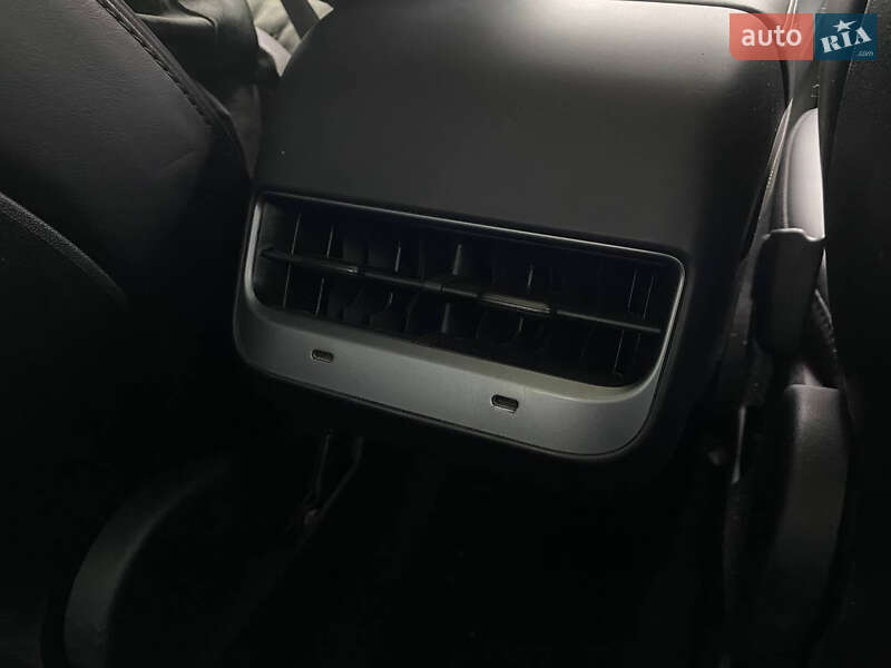 Седан Tesla Model 3 2021 в Луцке