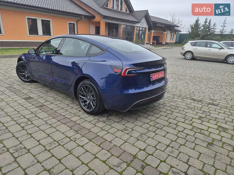 Седан Tesla Model 3 2024 в Києві