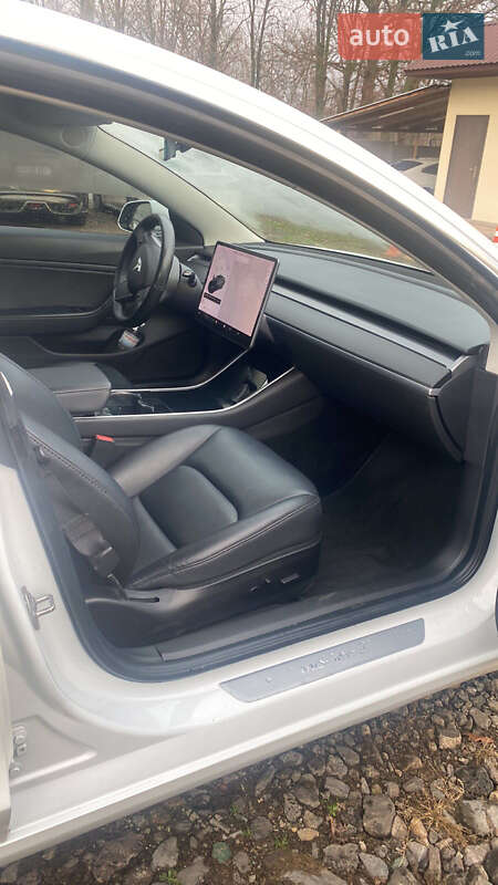 Седан Tesla Model 3 2018 в Харкові