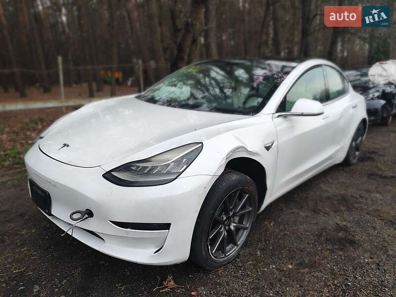 Седан Tesla Model 3 2020 в Києві