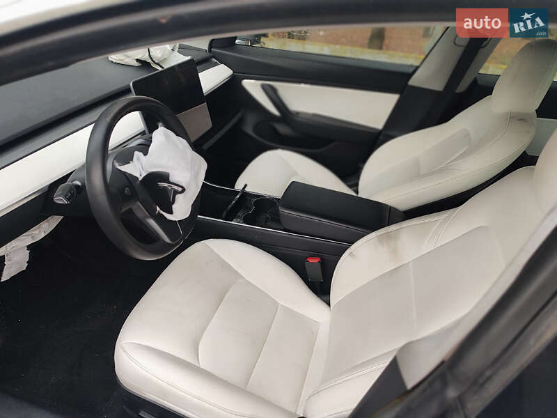 Седан Tesla Model 3 2020 в Києві