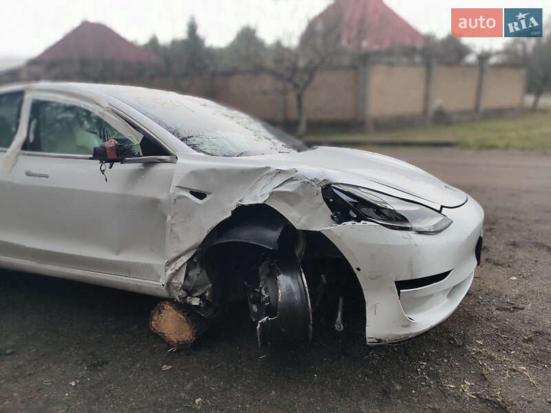 Седан Tesla Model 3 2020 в Києві