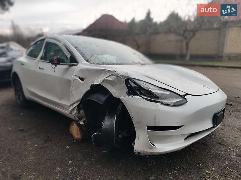Седан Tesla Model 3 2020 в Києві
