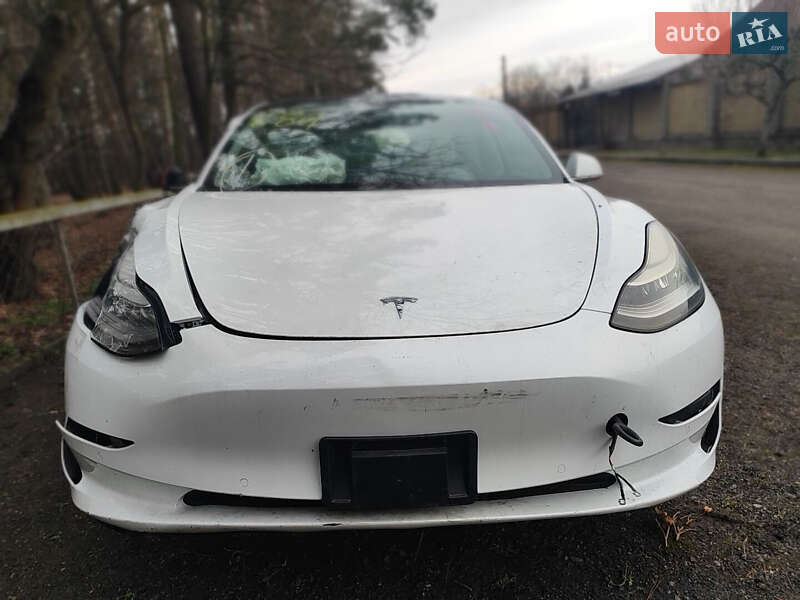 Седан Tesla Model 3 2020 в Києві