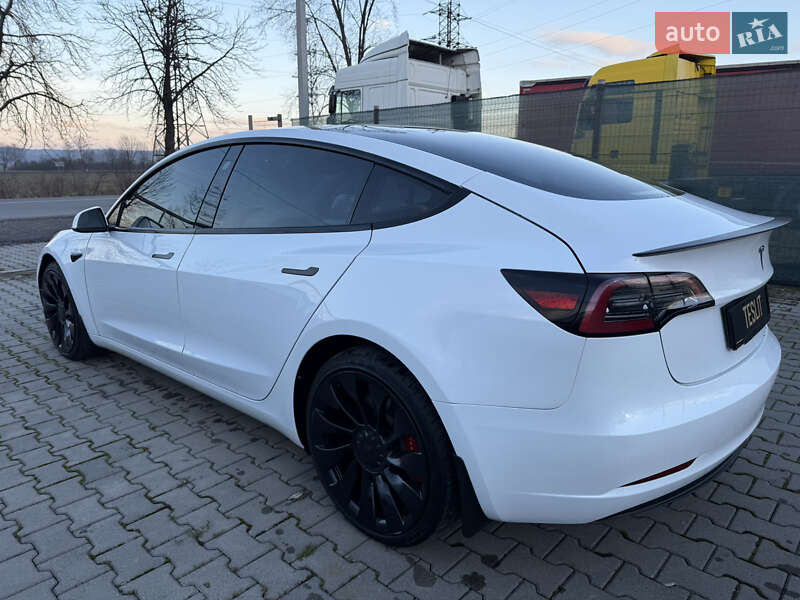 Седан Tesla Model 3 2023 в Хусте