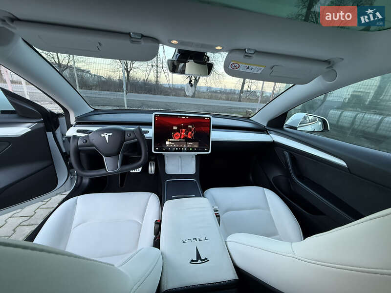 Седан Tesla Model 3 2023 в Хусте