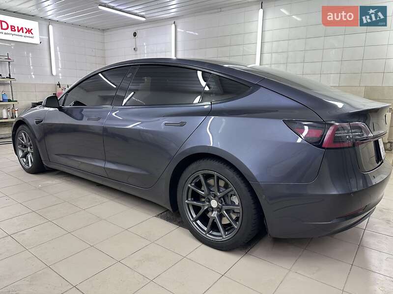 Седан Tesla Model 3 2022 в Сумах