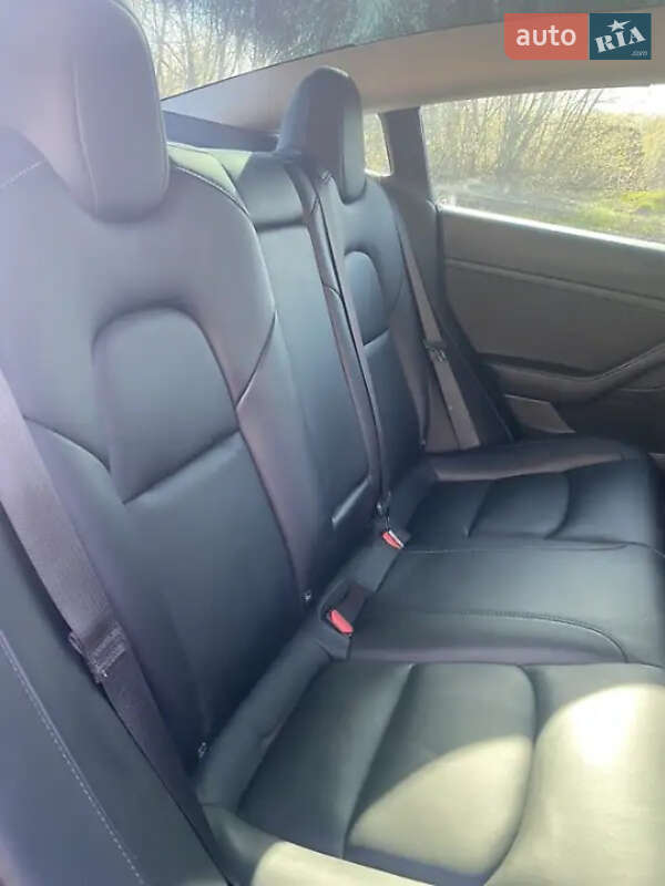 Седан Tesla Model 3 2022 в Львове