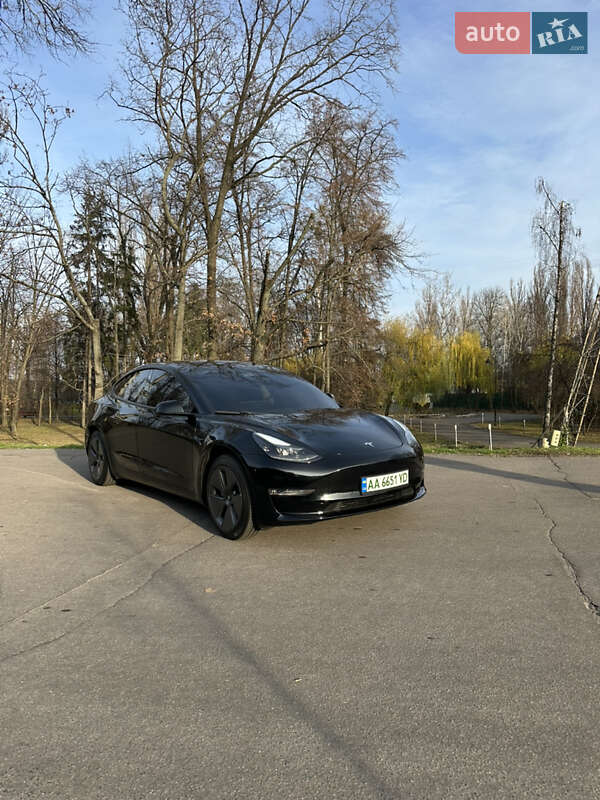 Седан Tesla Model 3 2023 в Києві