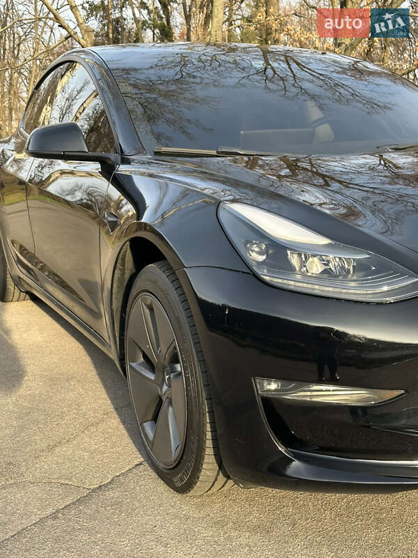 Седан Tesla Model 3 2023 в Києві