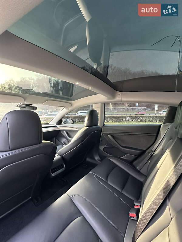 Седан Tesla Model 3 2023 в Києві