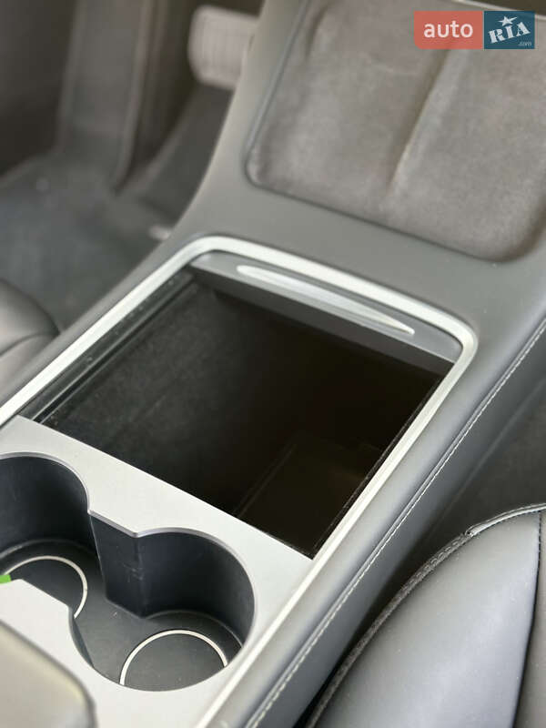 Седан Tesla Model 3 2023 в Києві