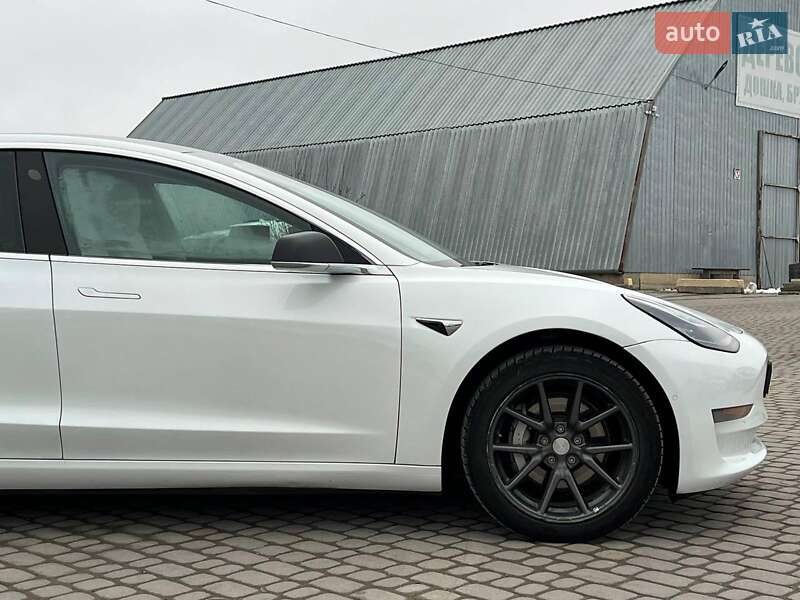Седан Tesla Model 3 2019 в Львові фото 10 Седан Tesla Model 3 2019 в Львові