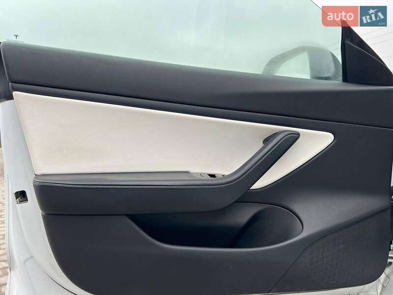 Седан Tesla Model 3 2019 в Львові фото 15 Седан Tesla Model 3 2019 в Львові