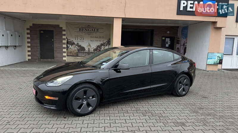 Седан Tesla Model 3 2023 в Луцке