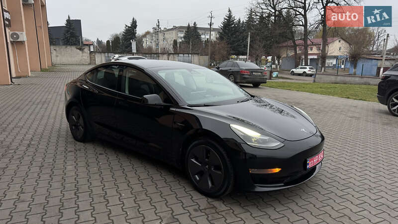 Седан Tesla Model 3 2023 в Луцке