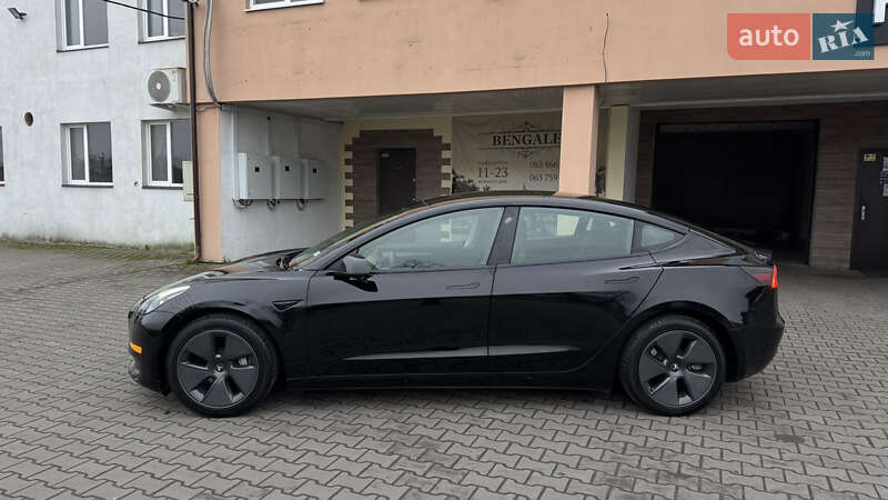 Седан Tesla Model 3 2023 в Луцке