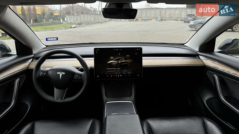 Седан Tesla Model 3 2023 в Луцке