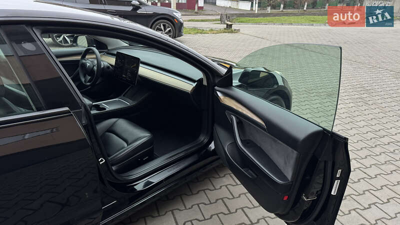 Седан Tesla Model 3 2023 в Луцке